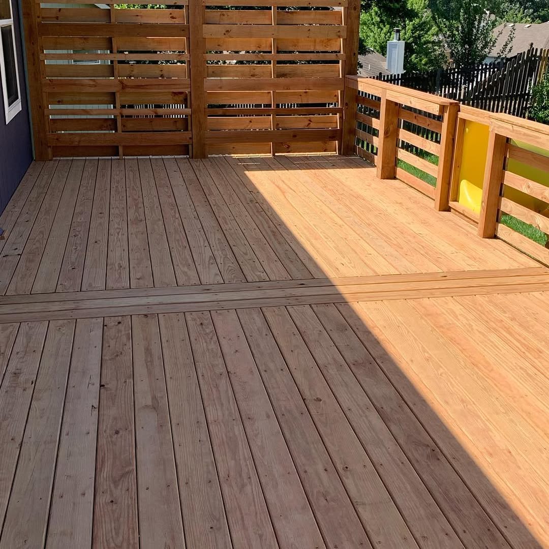 Finished wood deck with horizontal rail and privacy screen